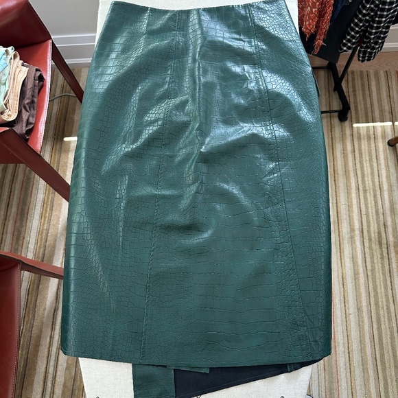 Mijeong Park - Deep Green Crocodile Embossed Faux Leather Skirt - Size L - Picture 9 of 16
